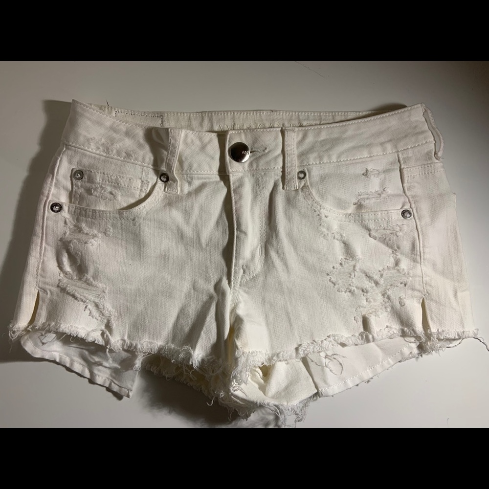 White American Eagle shorts